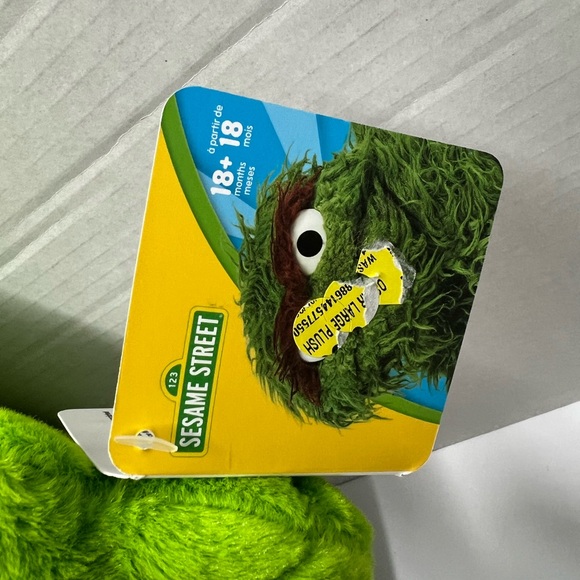 Sesame Street Oscar the Grouch Plush Toy - Picture 4 of 4